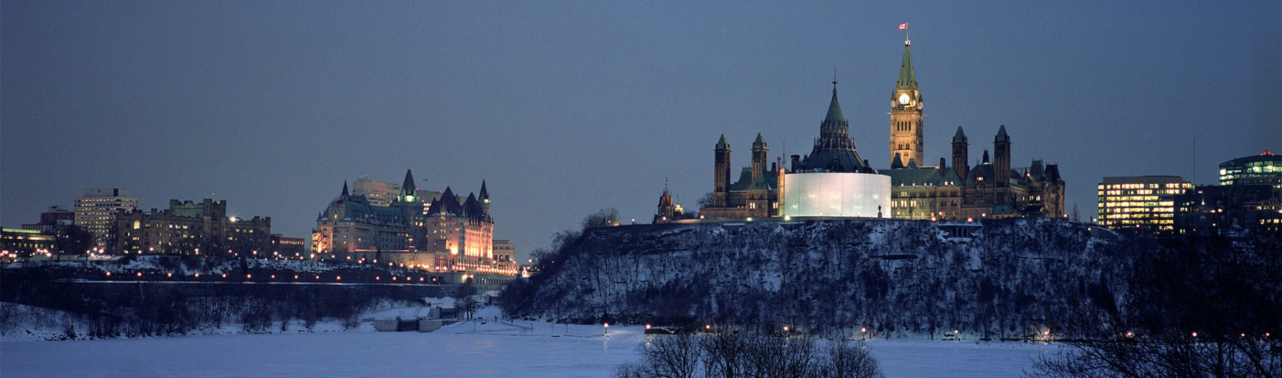 Comment le dollar canadien se positionne-t-il?